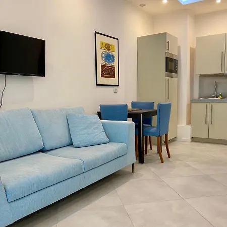 Crespi Station Apartment *